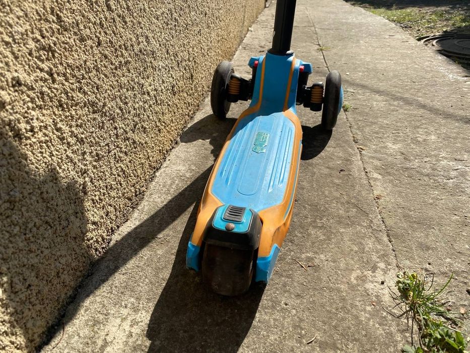 Дитячий самокат у гарному стані