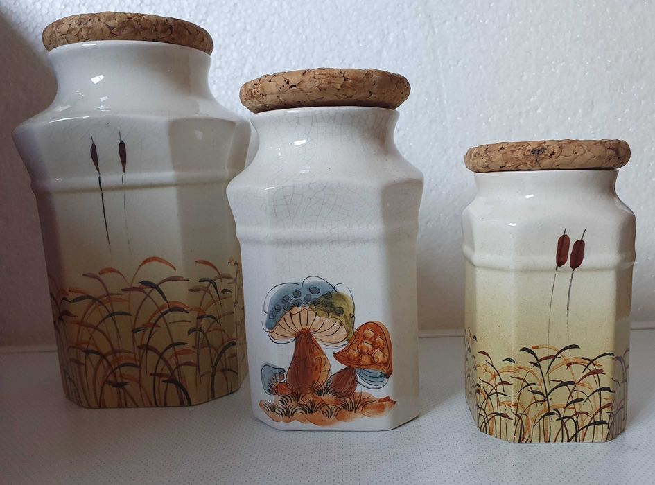 3 Belíssimas Caixas em cerâmica pintada à mão por A. S. - anos 80