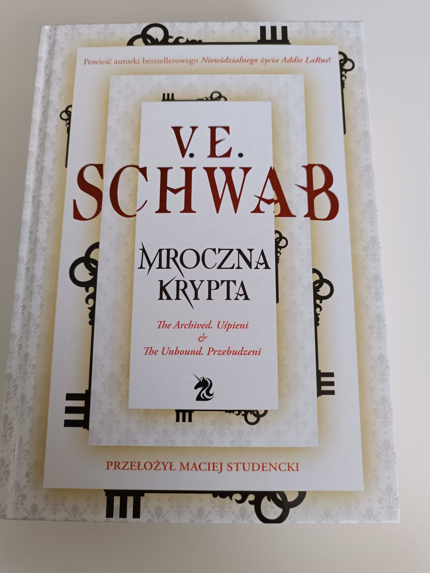 Mroczna krypta V.E Schwab