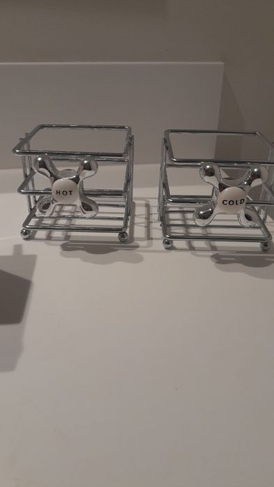 Dispensadorsabonete e porta escovas de dentes casa de banho