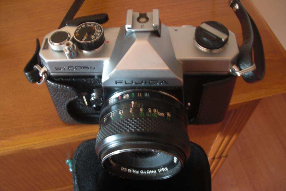 Máquina Fotográfica "Fujica" modelo ST605N (FUJI)