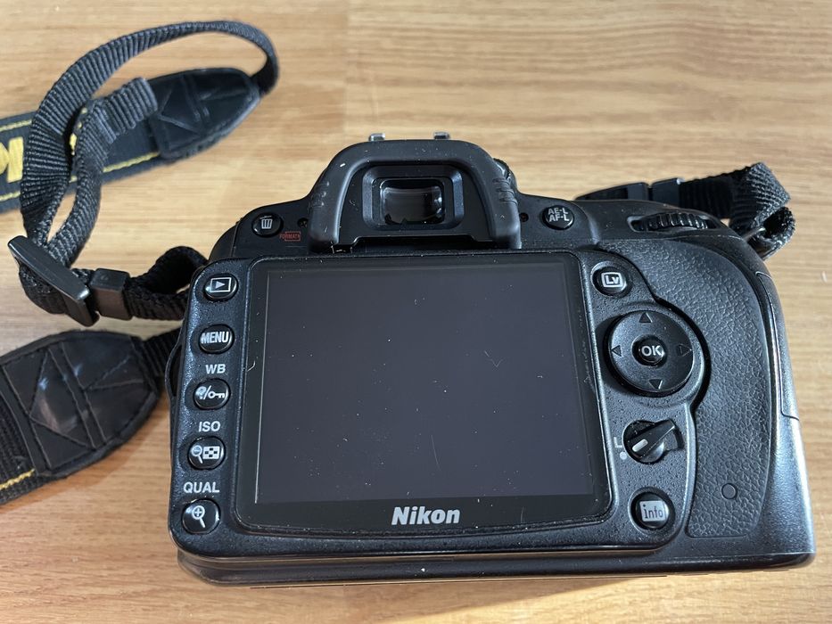 Nikon D90  Nikon Nikkor AF-S DX 18-200 mm f/3.5-5.6G IF-ED