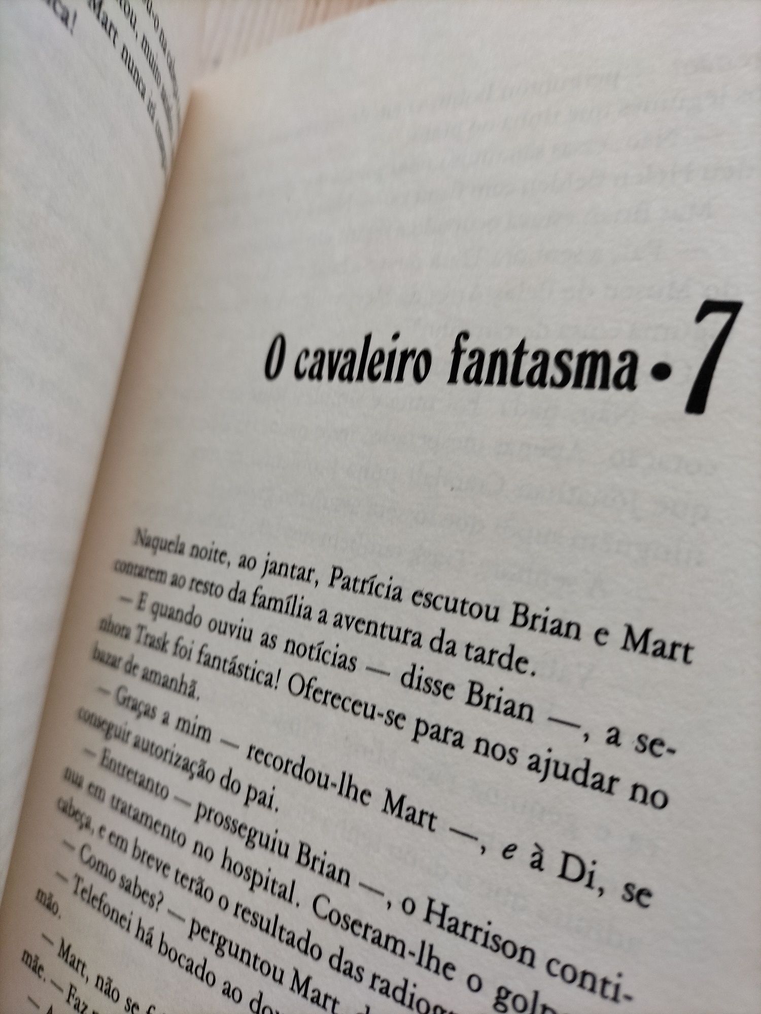 Livro - O mistério do cavaleiro sem cabeça