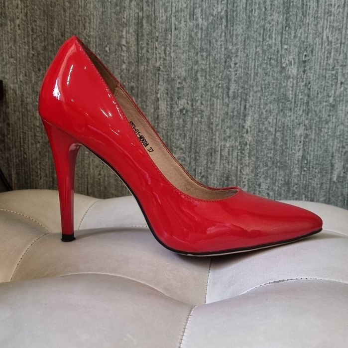 Туфли стильные ,сочно красные! 37р.