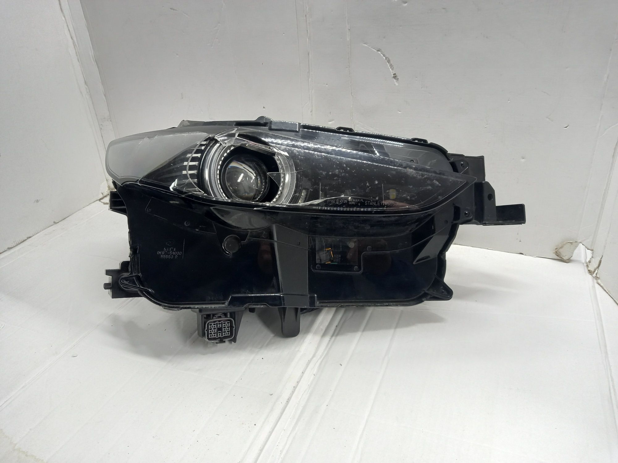 Lampa przednia prawa Mazda CX 30