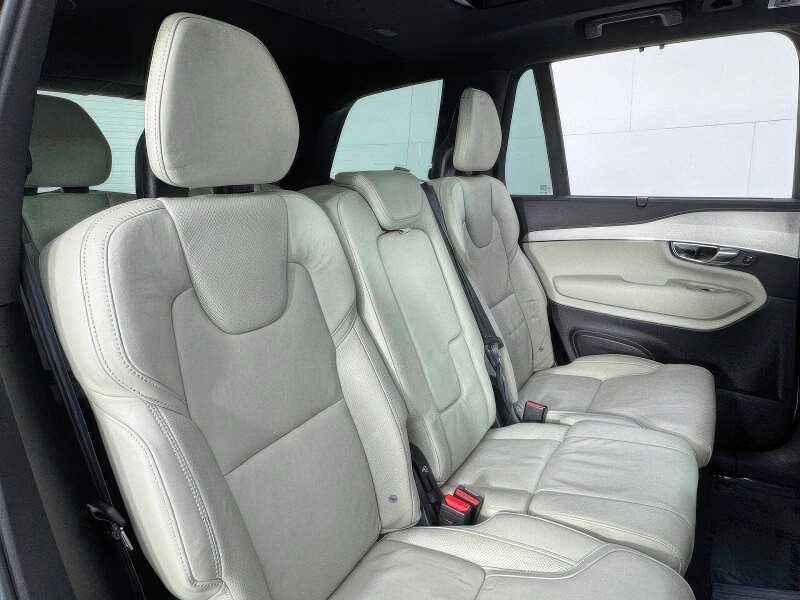 2022 Volvo XC90 Recharge T8 R-Design