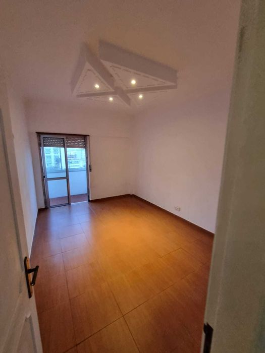 Quarto em laranjeiro ALMADA