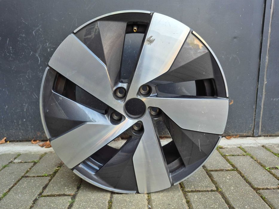 VW Passat B9 3J 23- felga aluminiowa 7.5" x 17" 5x112 ET41 oryginalna