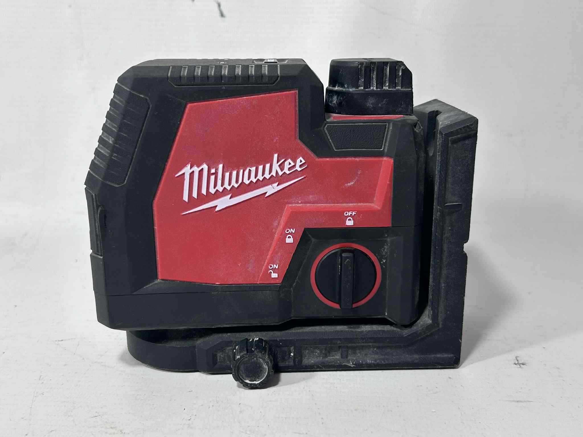 Laser krzyżowy Milwaukee L4CLL  30 m