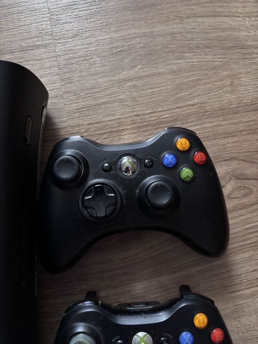 Xbox 360 z dwoma Kontrolerami