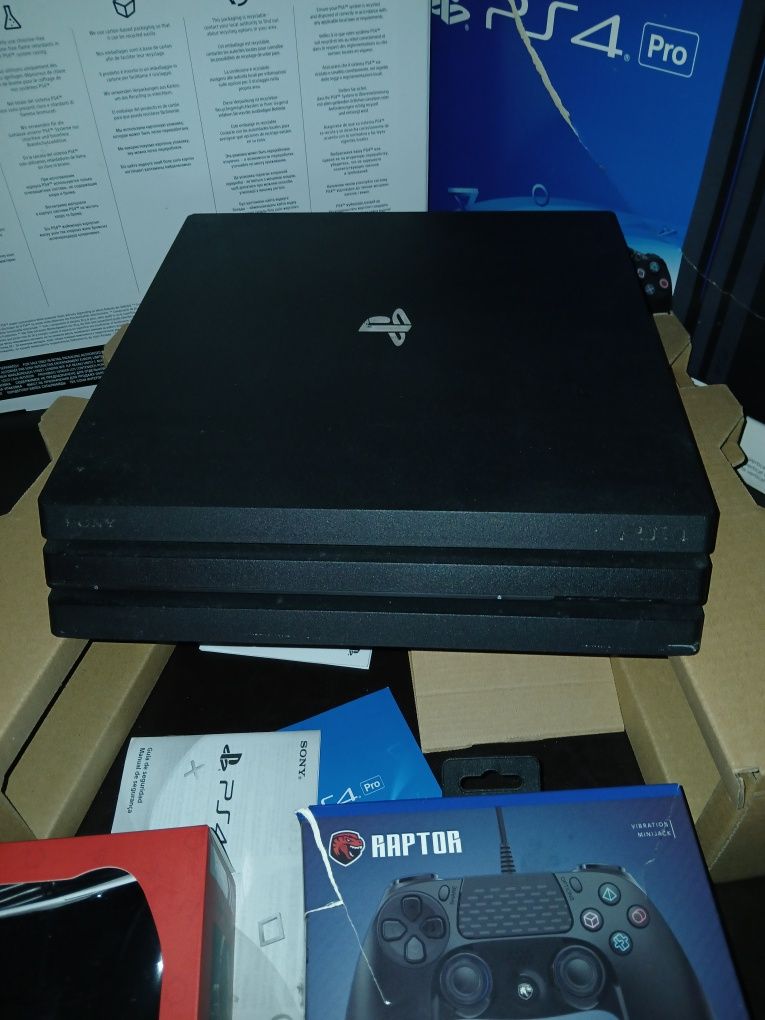 Ps4 Pro + 2 comandos