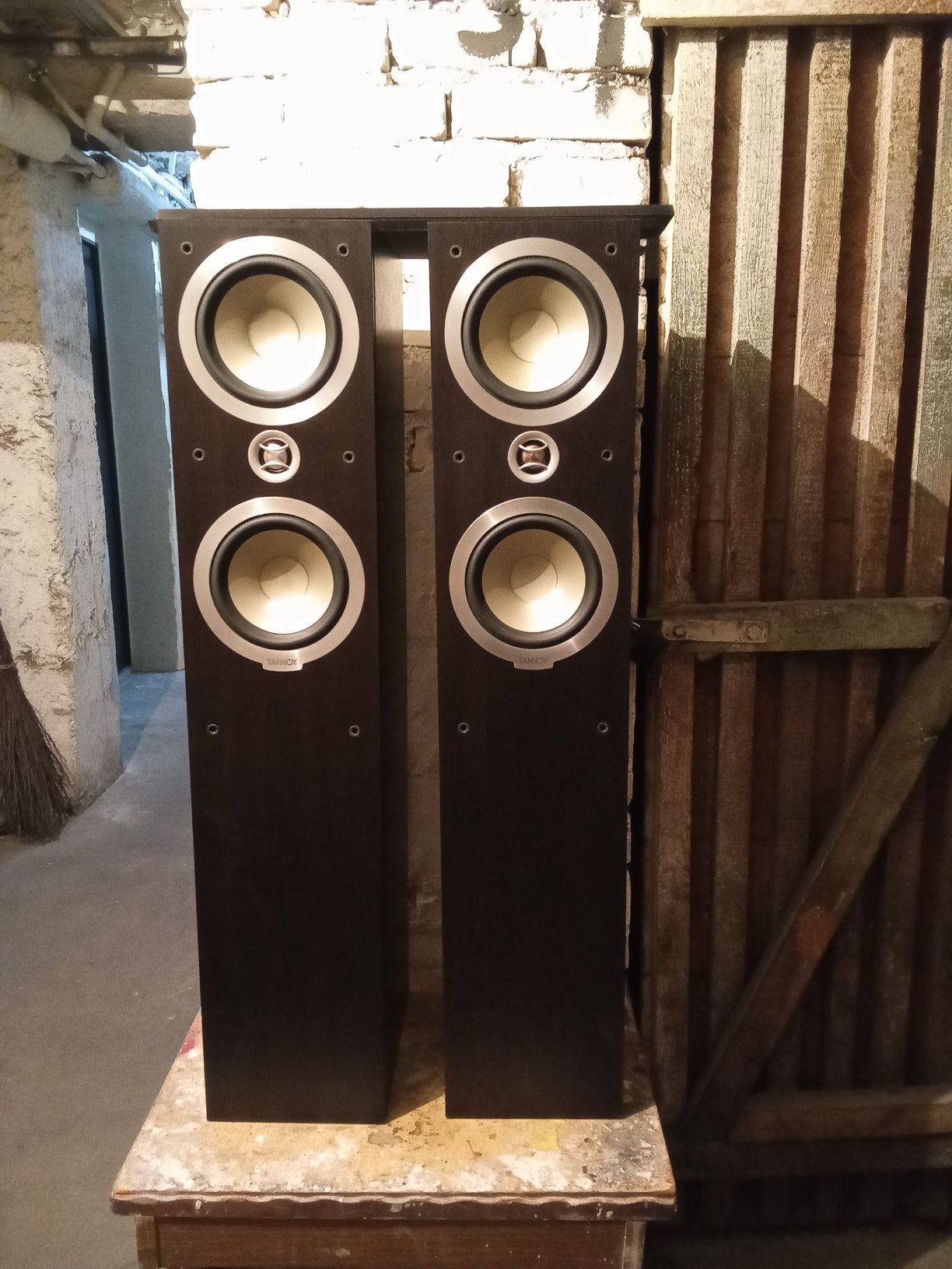 Kolumny Tannoy v4i