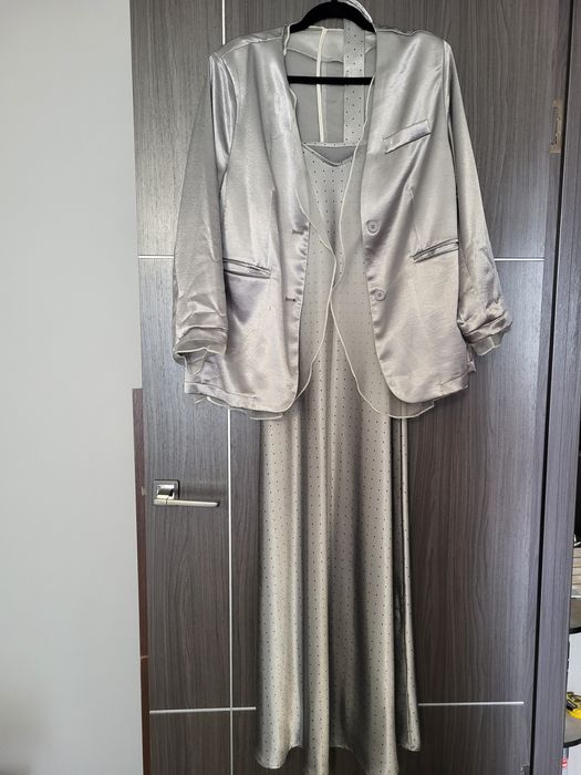 Продам новое платье-сарафан +пиджак