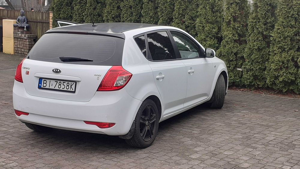 Kia CEE D  Salon PL