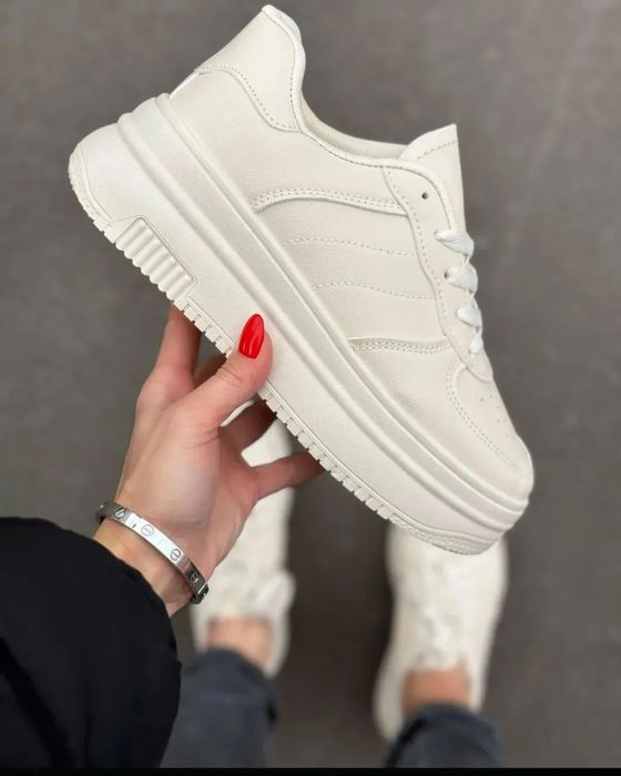 Жіночі кросівки, весняні