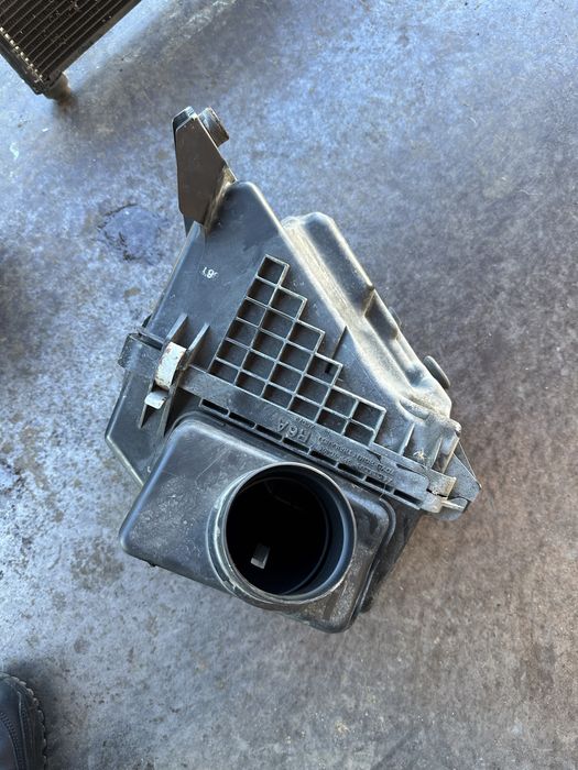 Корпус повітряного фільтра Honda CR-V 2.0i 12-16 17211-R6A-J00