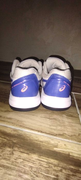 Кросівки asics для тенісу та інших видів спорту