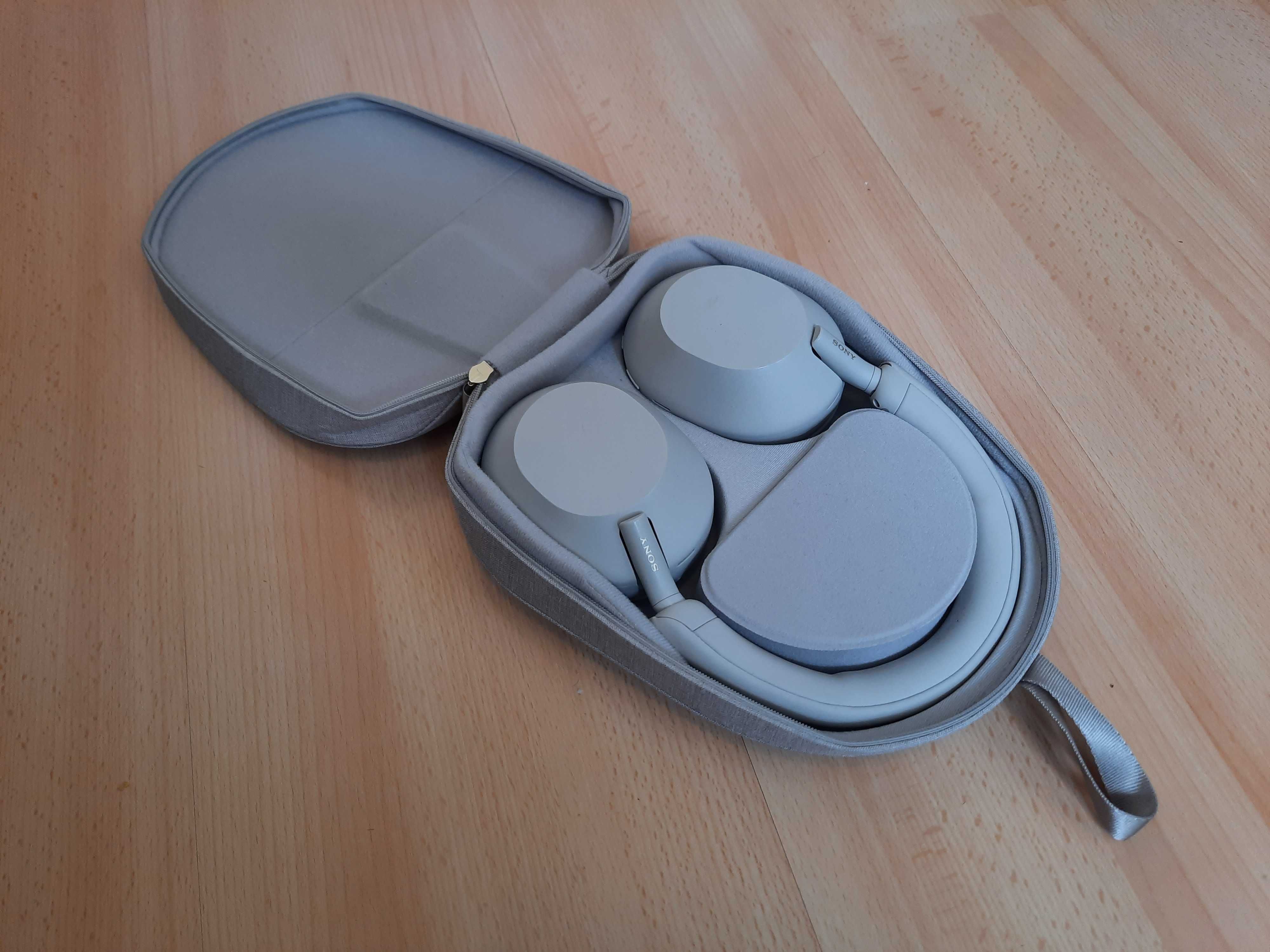 Etui do słuchawek Sony WH-1000XM5