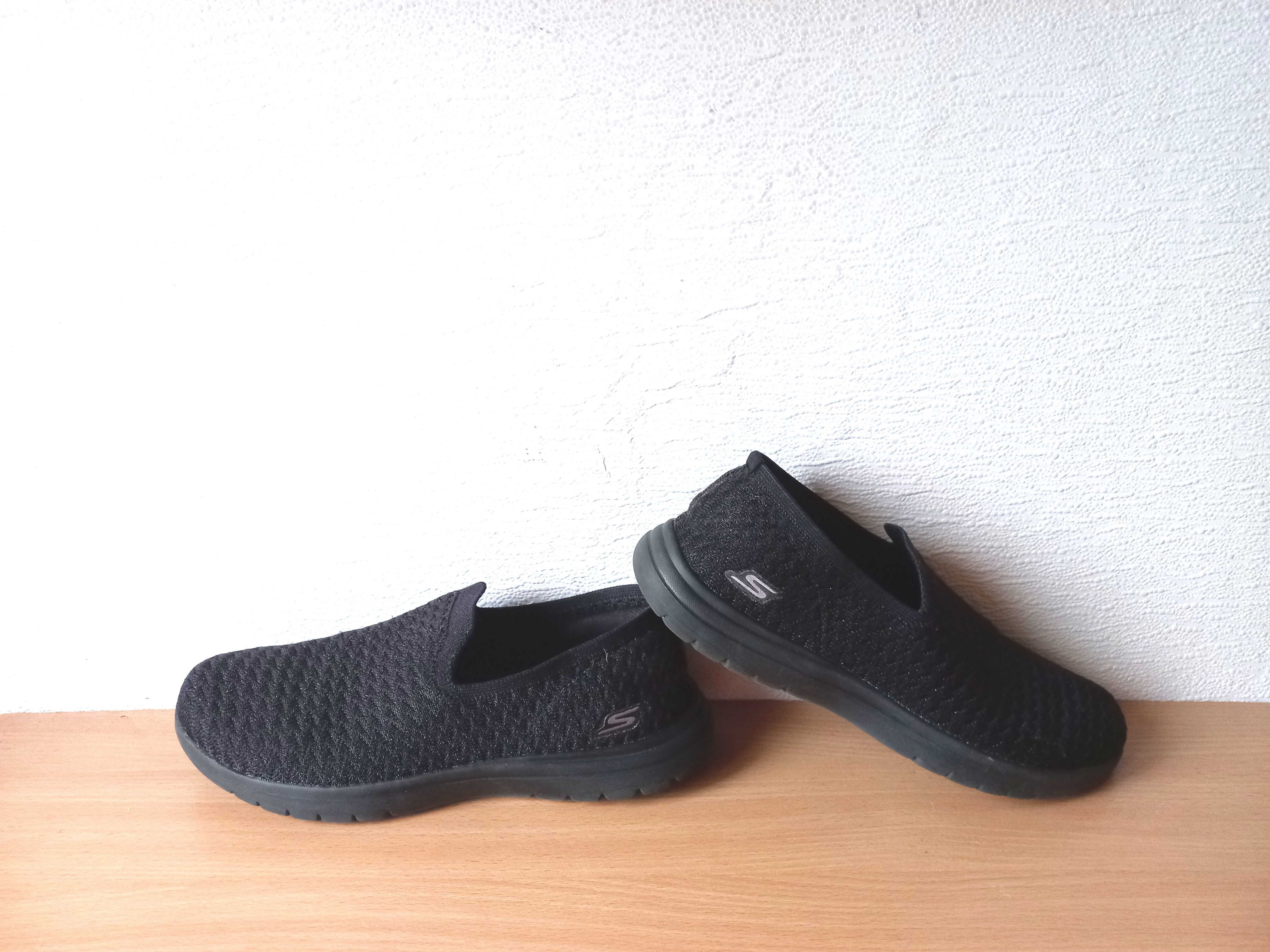 Чудові сліпони мокасини Skechers On the GO Flex 38 р.