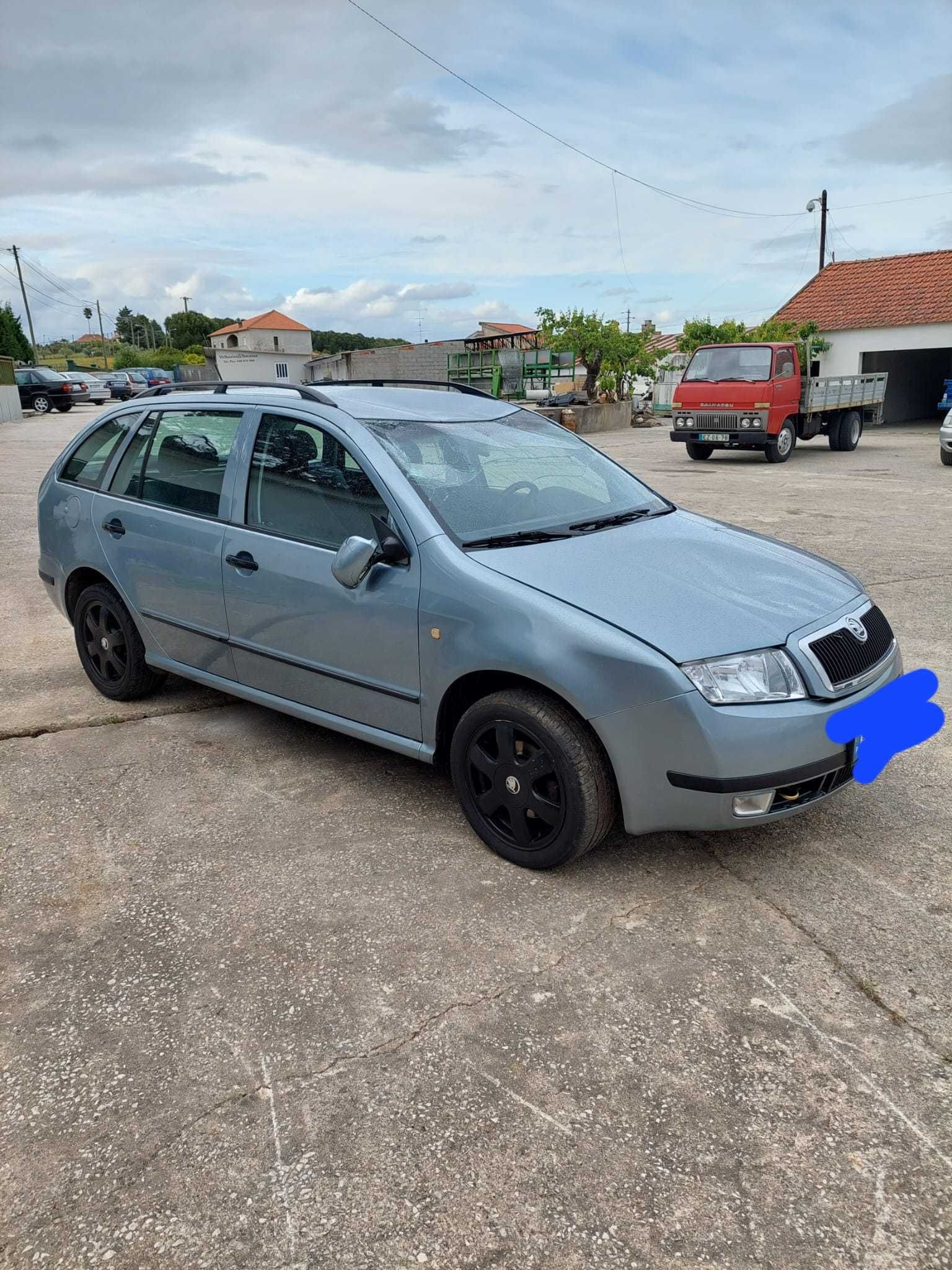 Skoda Fabia 1.4i de 2002 com Boa Mecânica para peças