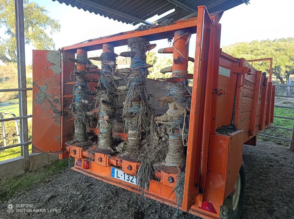 Reboque espalhador de estrume