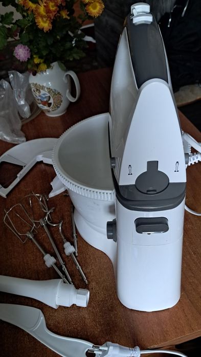 Кухонный миксер с насадками