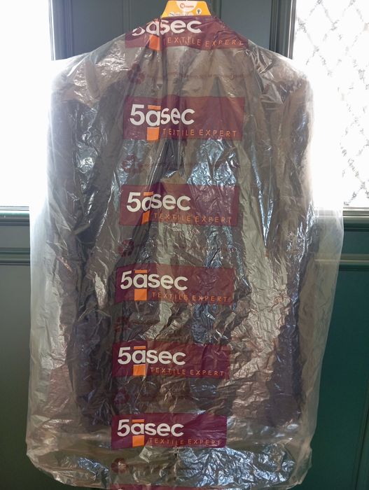 Fato de homem como novo