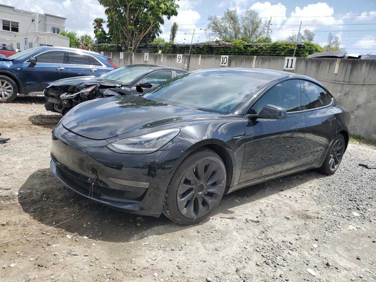 Tesla Model 3, 2021 року • Чорна • Львів