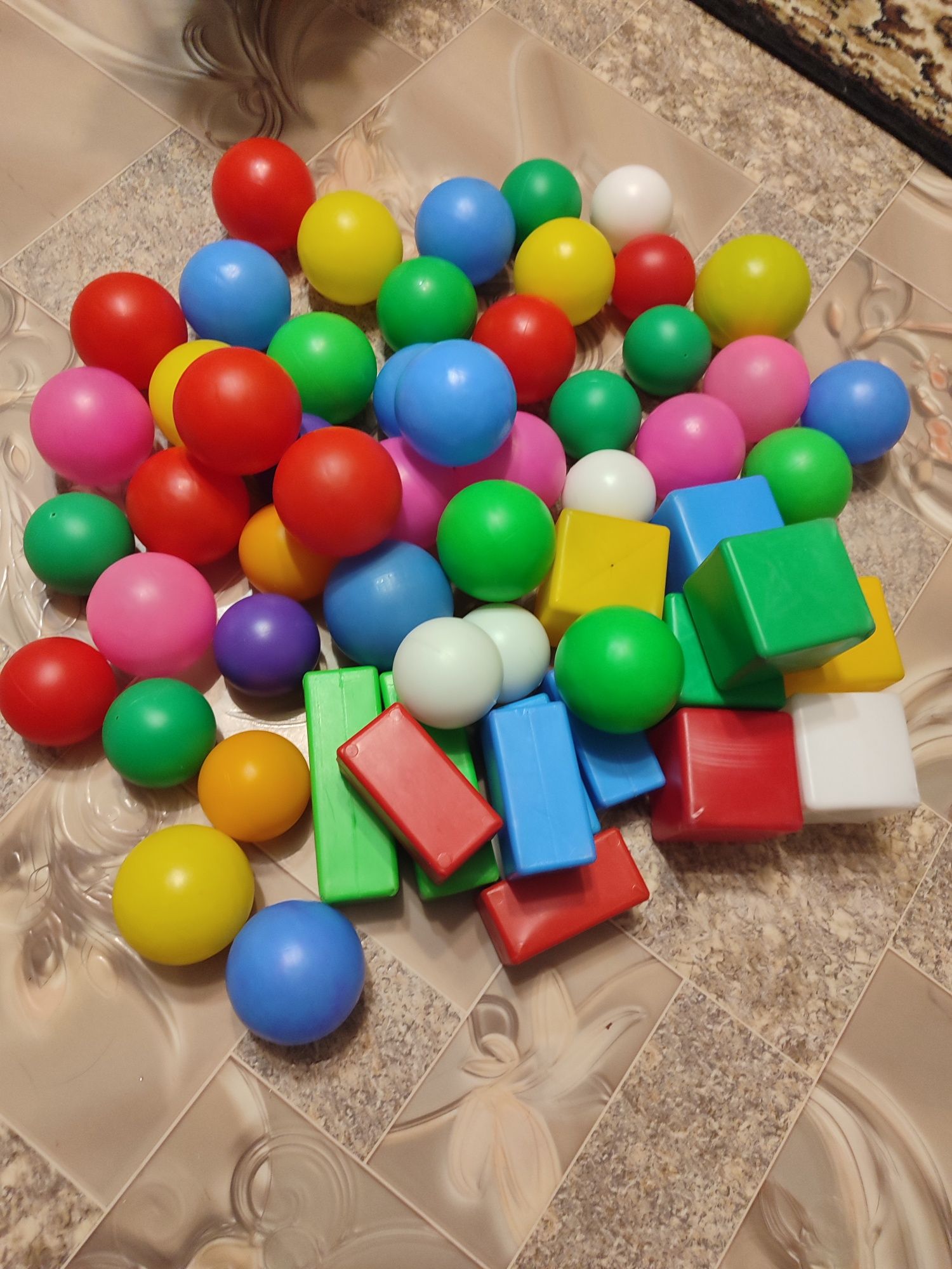 Детские кубики шарики пластиковые