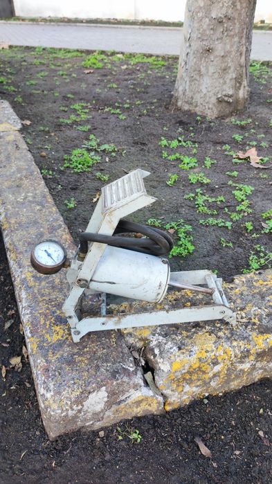 Продаю ножной насос.