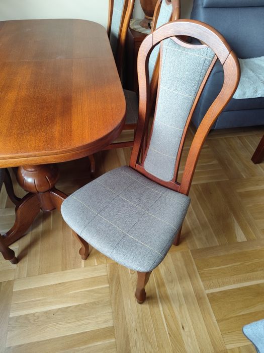 Stół dębowy z krzesłami