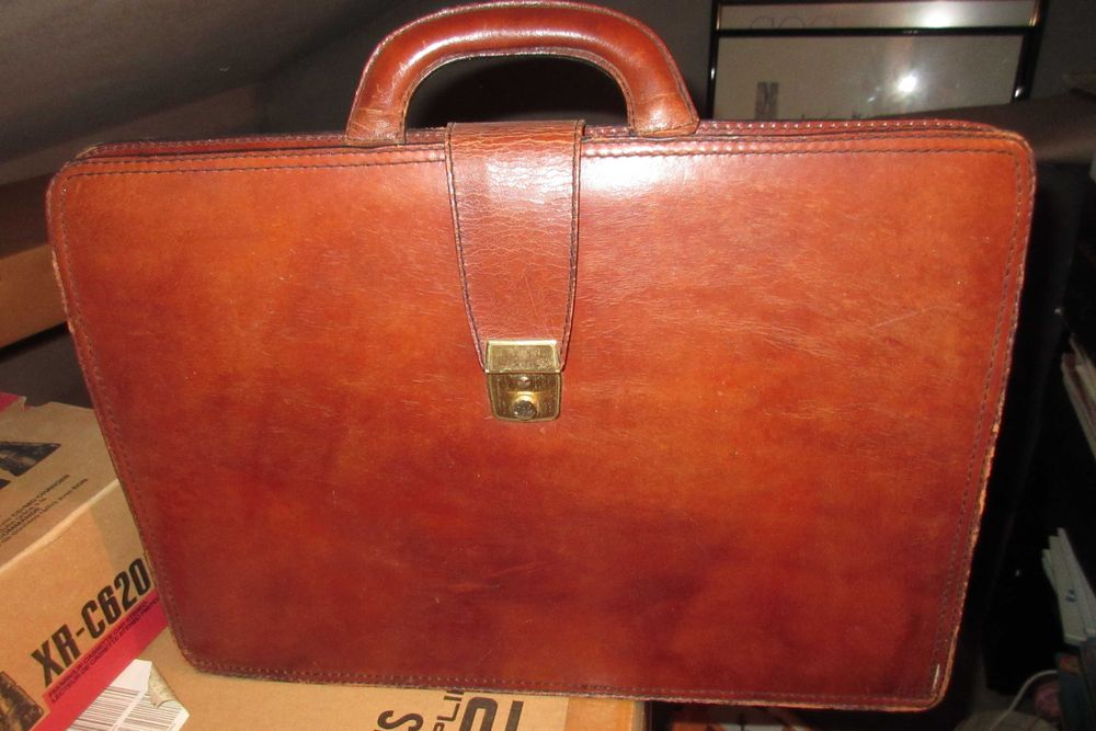 Pasta de gabinete totalmente em couro