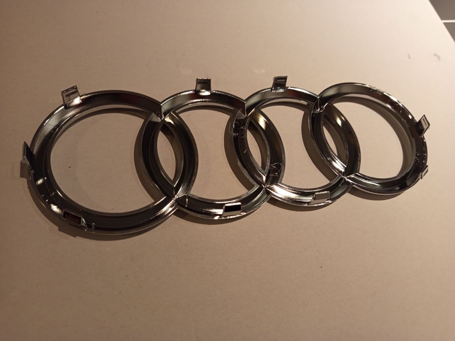 Emblemat przód przedni Audi a4 b9 NOWY !