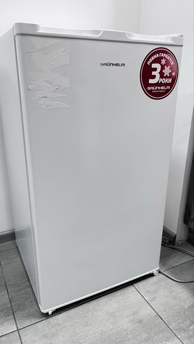 Холодильник з морозилкою