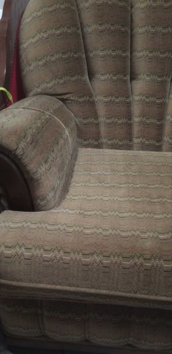 Sofá poltrona robusto 150€