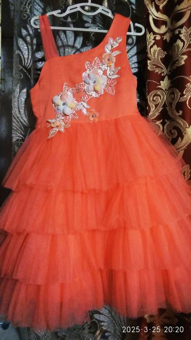 Нарядна сукня для дівчинки