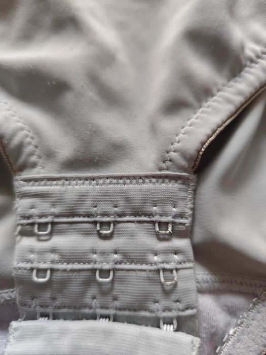 Body wyszczuplające z małą domieszką bawełny z koronką na regulowane r