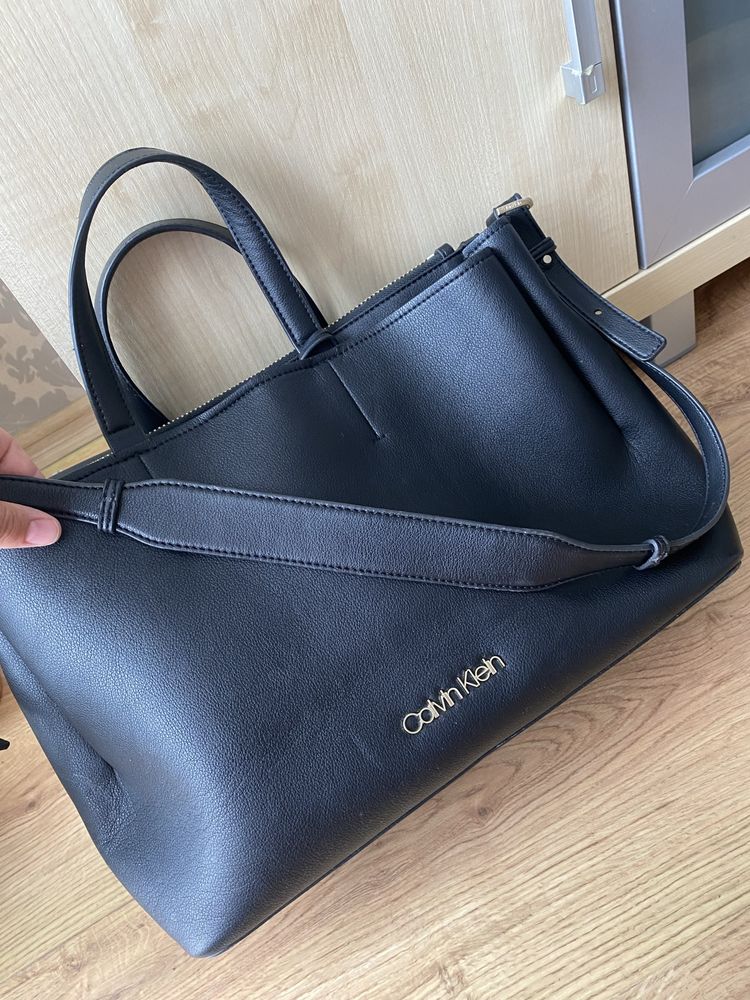 Piękna torba Calvin Klein z paskiem
