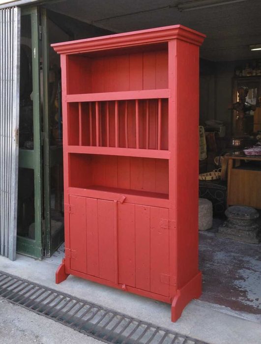 Antigo móvel rústico de cozinha