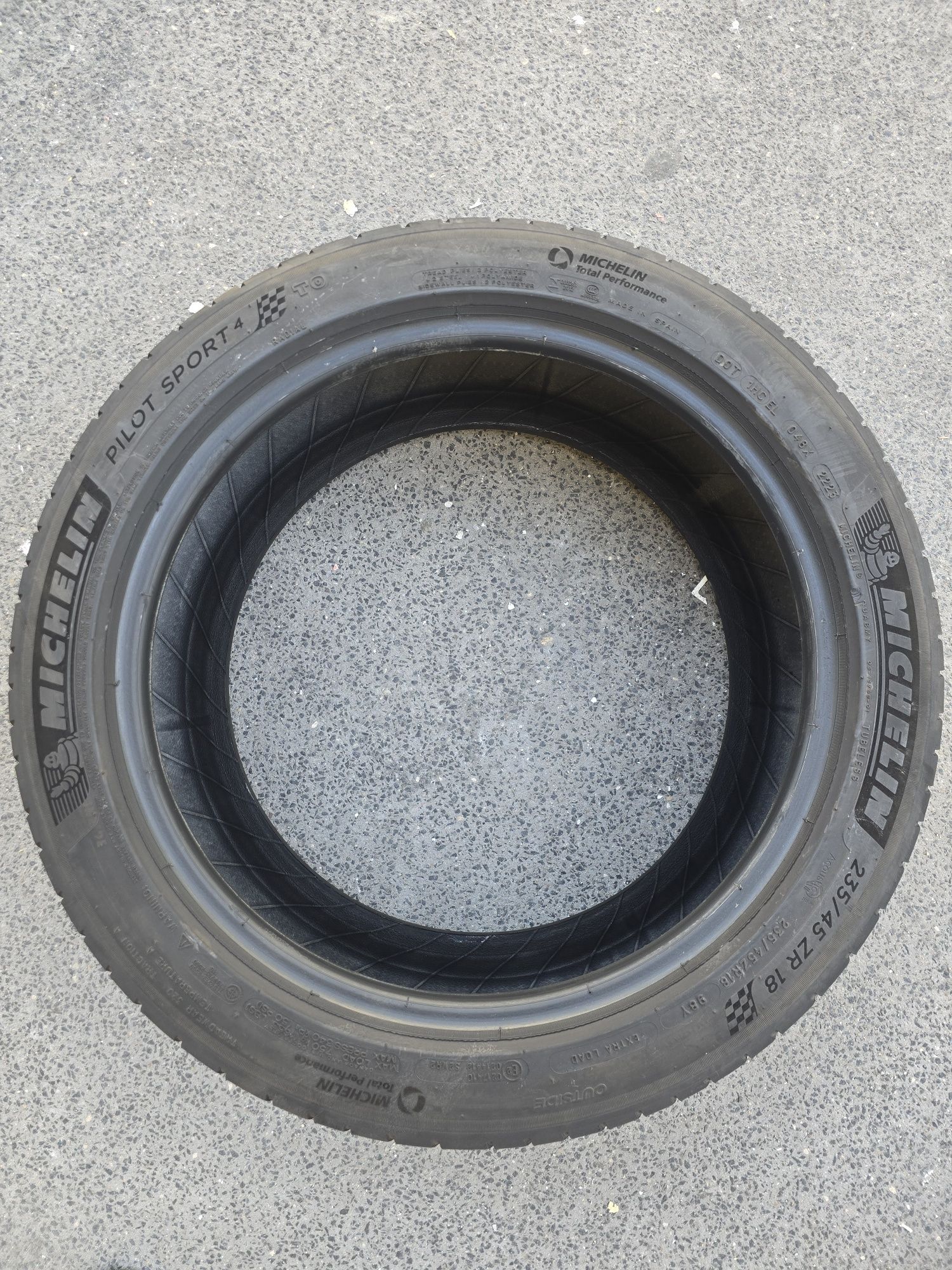 Pneus 235/45R18 Michelin Pilotsport 4 T0 para Tesla