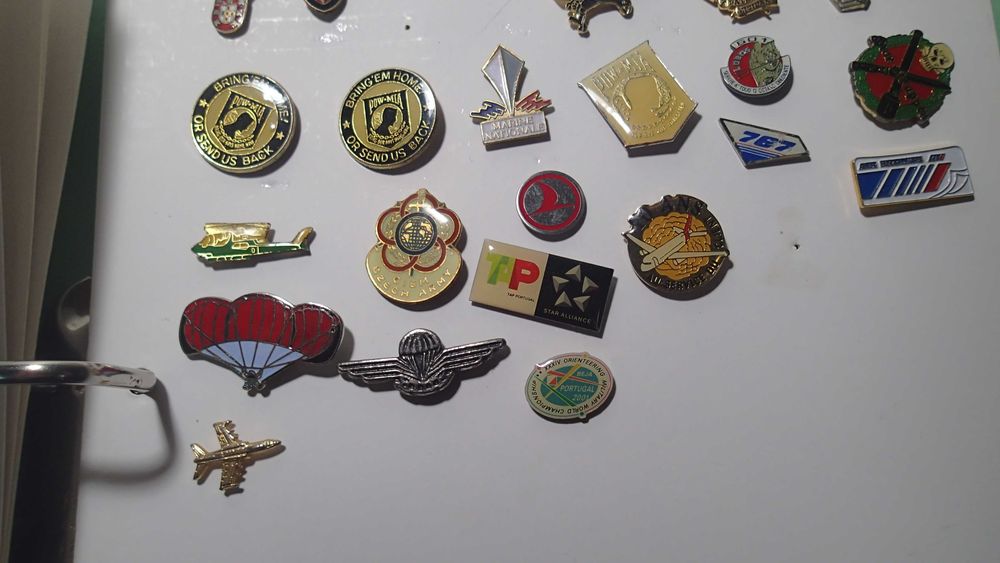 Pins antigos McDonalds e Militares