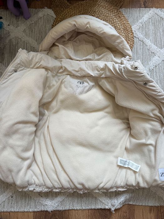 Куртка Zara на дівчинку розмір 110
