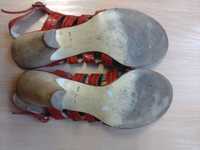 Sandałki damskie czerwone na obcasie