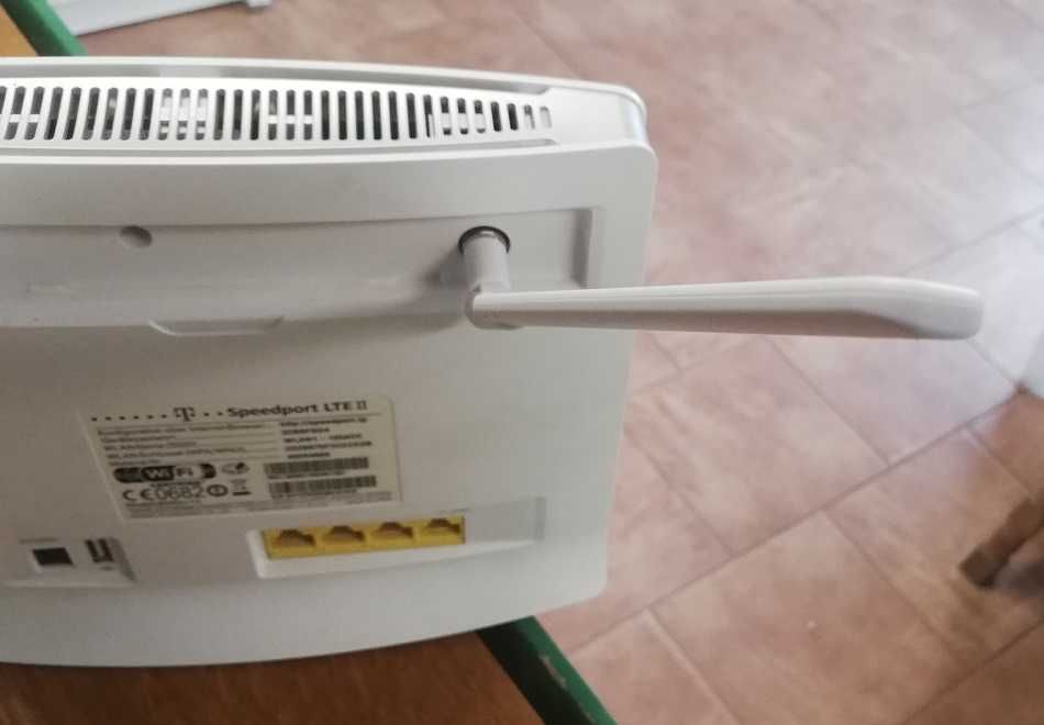 Dwie anteny SMA do routerów/kart sieciowych WiFi (typ męski z bolcem)