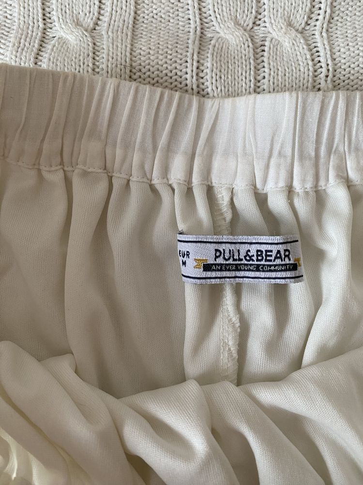 Saia Pull and Bear Branca com Bordado - Tamanho M