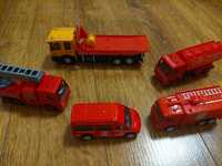 4 auta strażackie i laweta