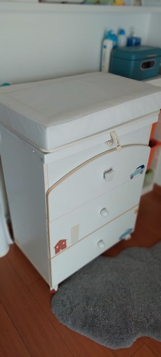Cómoda Trocador com banheira