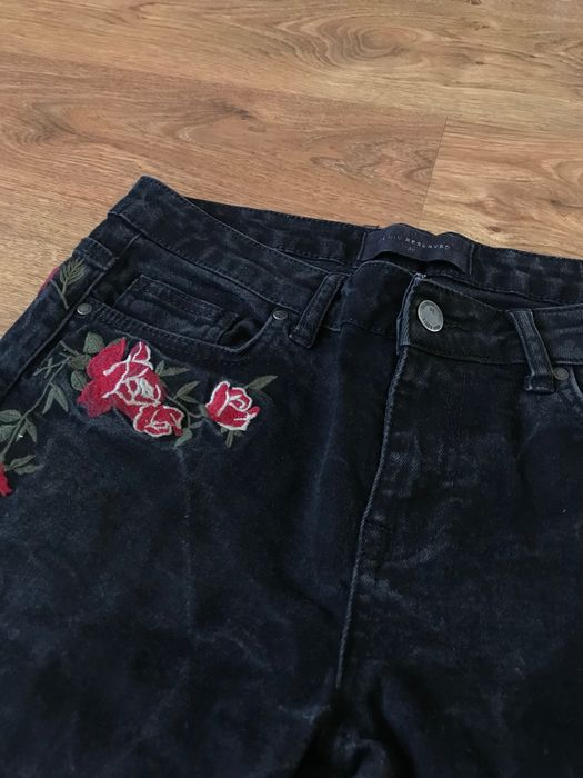 Czarne jeansy straight