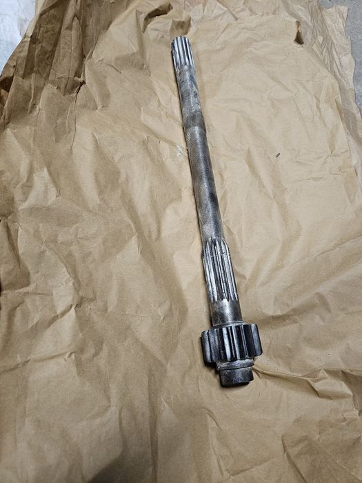 Sprzedam Lewą Półoś zwolnicy do Ursusa C330M