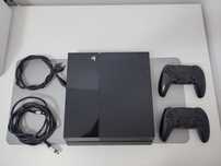 PS4 com 2 comandos
